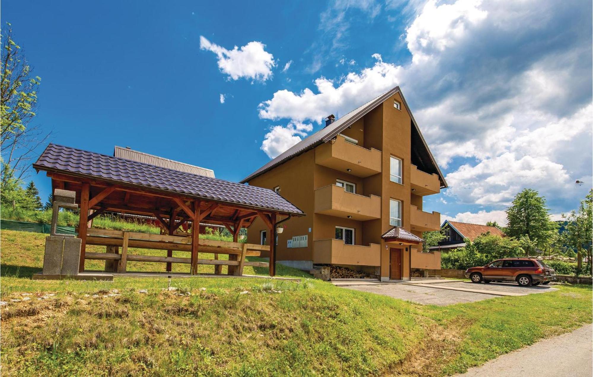 Super Apartment Ogulin Exteriör bild