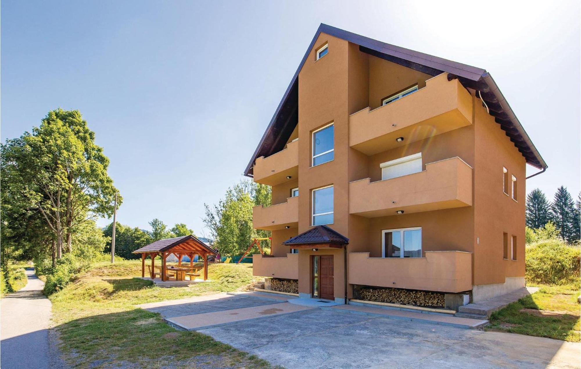 Super Apartment Ogulin Exteriör bild